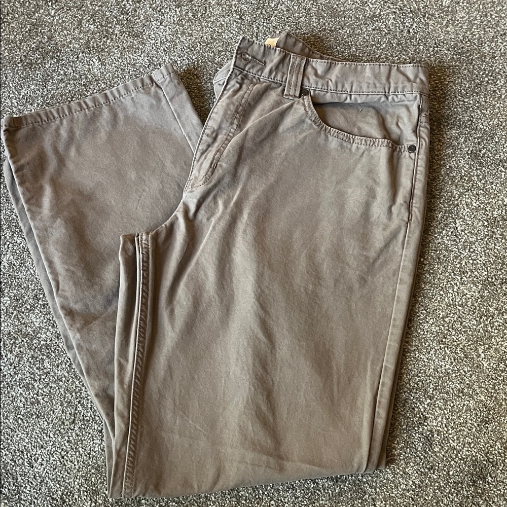 Classic Men's Tan Chinos